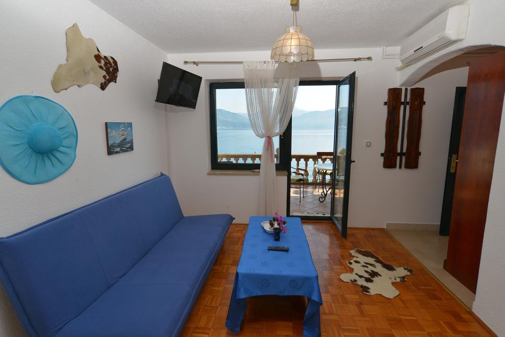 Apartments Palace Mira Mare Tivat Oda fotoğraf