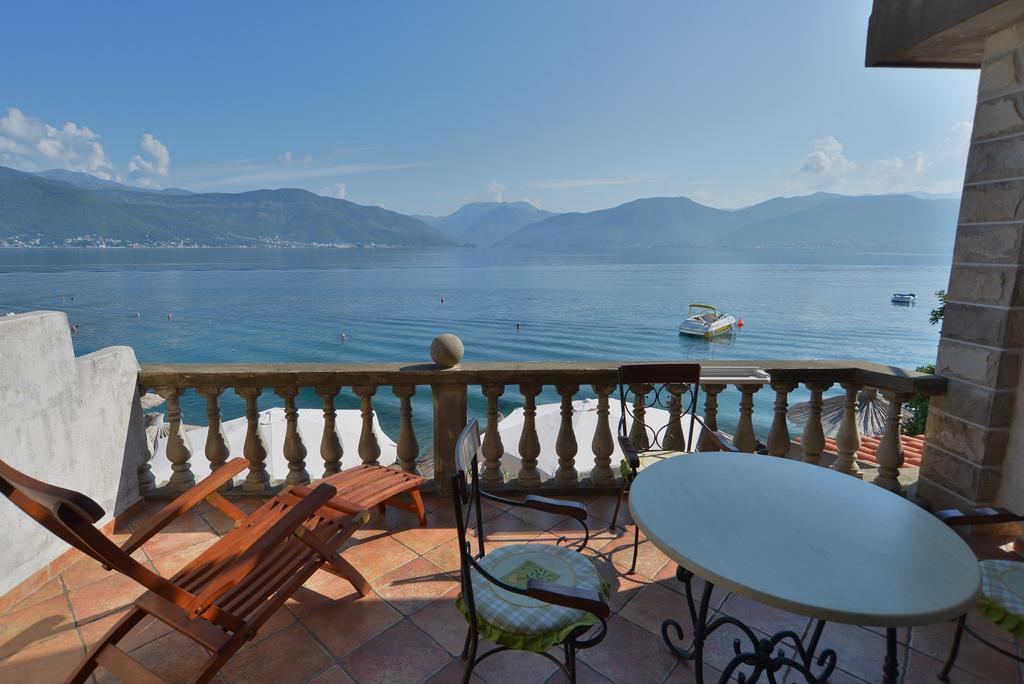 Apartments Palace Mira Mare Tivat Oda fotoğraf