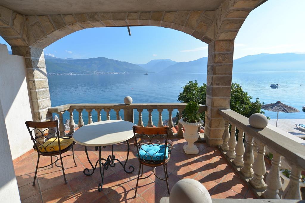 Apartments Palace Mira Mare Tivat Oda fotoğraf