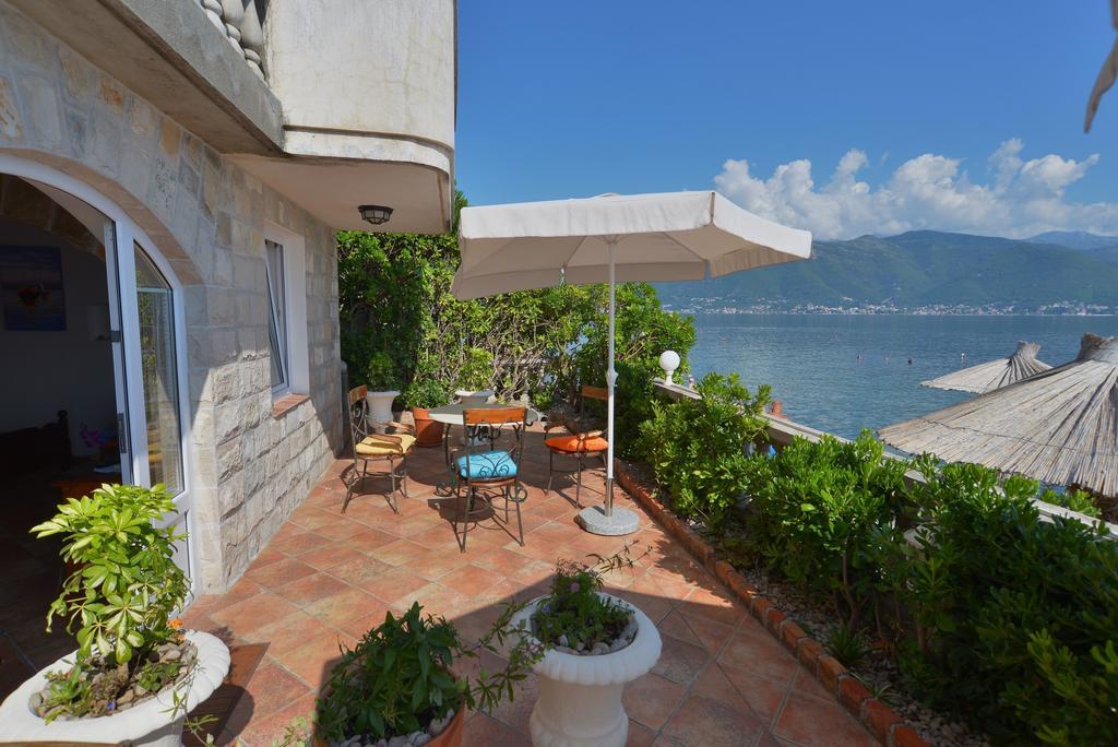 Apartments Palace Mira Mare Tivat Oda fotoğraf