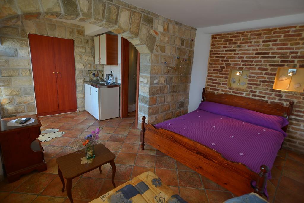 Apartments Palace Mira Mare Tivat Oda fotoğraf
